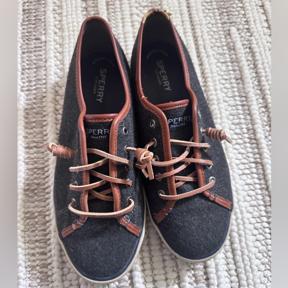 Sperry Seacoast Varsity Graphite Sneaker ⚓️